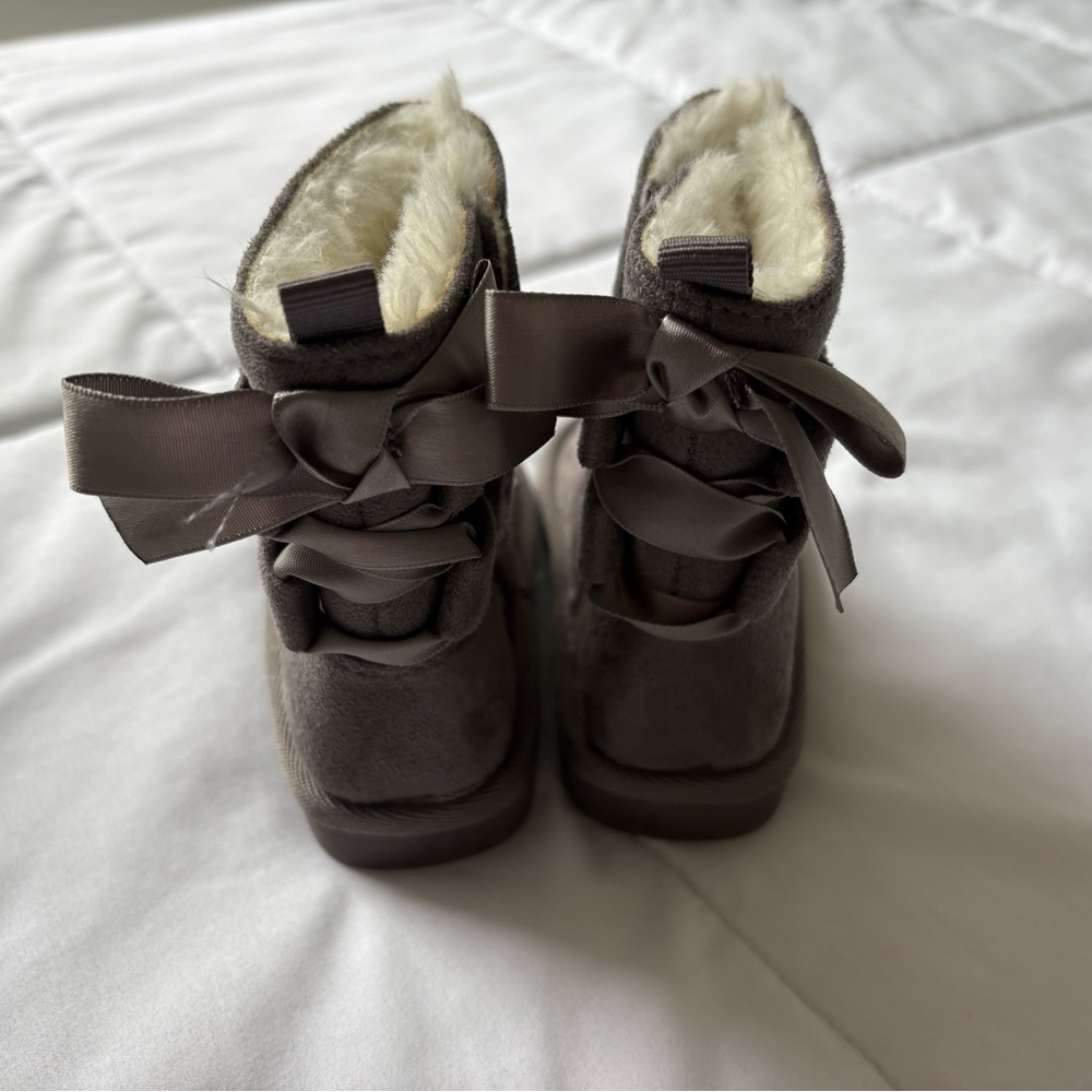 Cozy Grey Kids Boots with Ribbon Detail